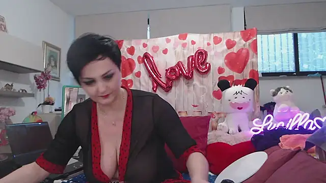 Snapshot of lucillabollente chatting on 02.14.25 lucillabollente online show from 02.14.25