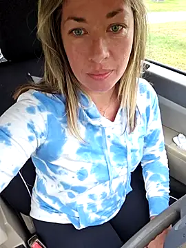 Snapshot of _NinaLuvSins_ chatting on 09.18.25 NinaLuvSins online show from 09.18.25