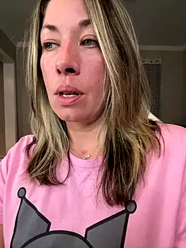 Snapshot of _NinaLuvSins_ chatting on 09.29.25 NinaLuvSins online show from 09.29.25