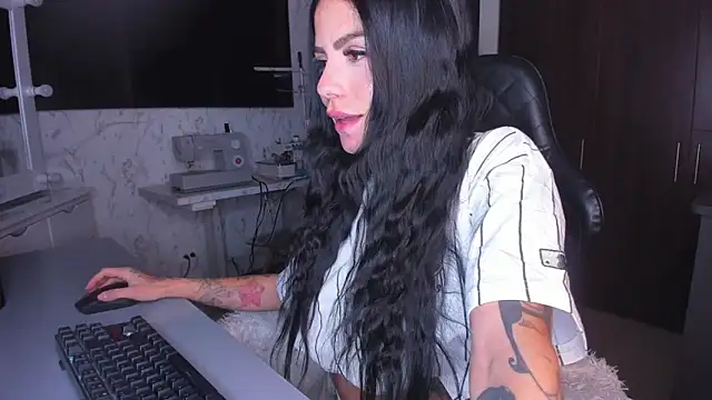 Snapshot of Lisegg_ chatting on 12.10.24 Lisegg online show from 12.10.24