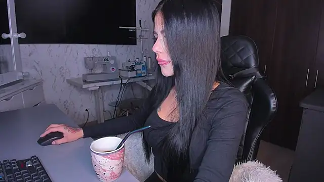 Snapshot of Lisegg_ chatting on 12.22.24 Lisegg online show from 12.22.24
