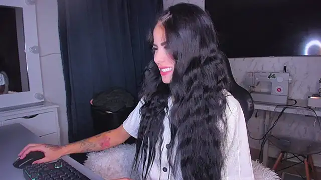 Snapshot of Lisegg_ chatting on 01.28.25 Lisegg online show from 01.28.25