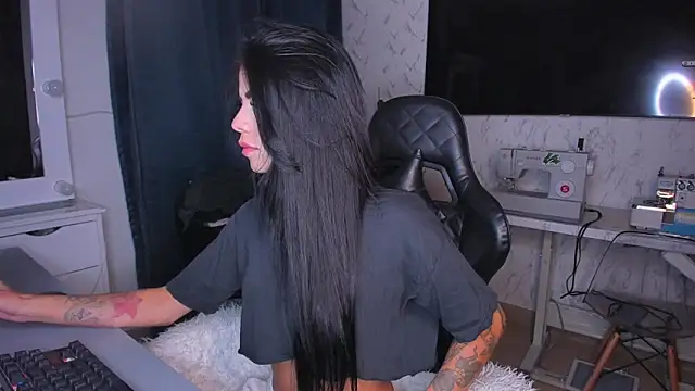 Snapshot of Lisegg_ chatting on 02.05.25 Lisegg online show from 02.05.25
