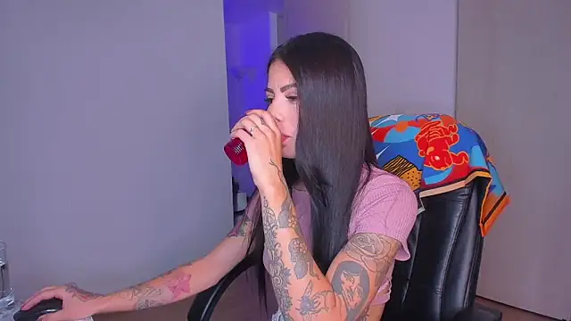 Snapshot of Lisegg_ chatting on 10.03.25 Lisegg online show from 10.03.25