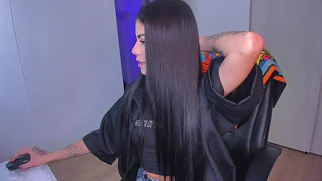 Snapshot of Lisegg_ chatting on 10.07.25 Lisegg online show from 10.07.25