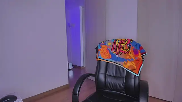 Snapshot of Lisegg_ chatting on 10.11.25 Lisegg online show from 10.11.25