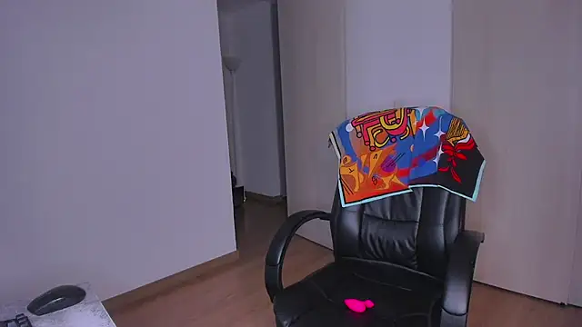 Snapshot of Lisegg_ chatting on 10.21.25 Lisegg online show from 10.21.25