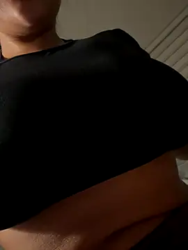 Snapshot of adrianalobo chatting on 10.12.25 adrianalobo online show from 10.12.25