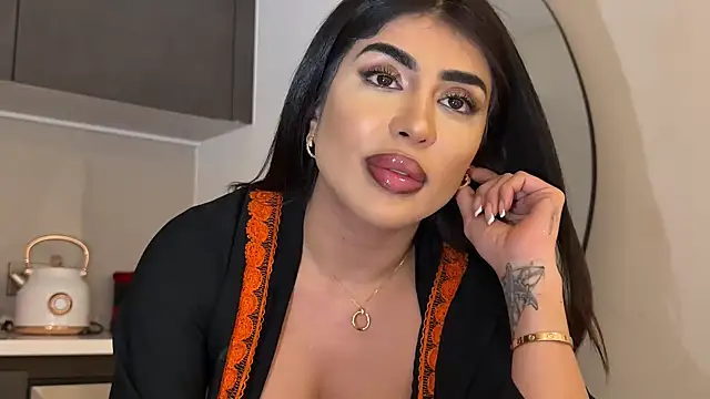 Snapshot of ArabicBarbie chatting on 04.12.26 ArabicBarbie online show from 04.12.26