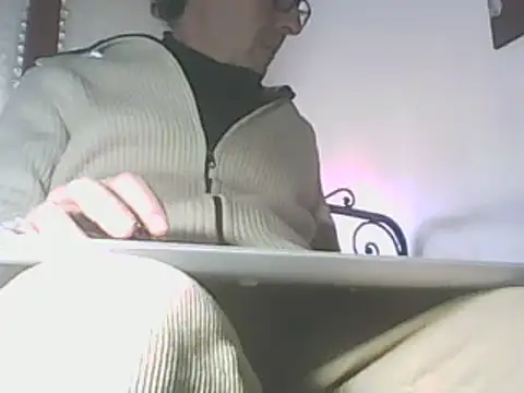 Snapshot of Moro_ra chatting on 12.16.24 Moro ra online show from 12.16.24