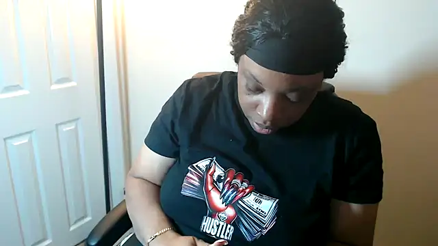 Sexymona1218 online show from 03.20.26