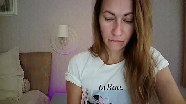 Luna Hoty online show from 09.21.25