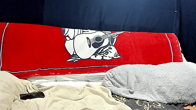 Snapshot of iBreakHeartz chatting on 12.10.24 iBreakHeartz online show from 12.10.24