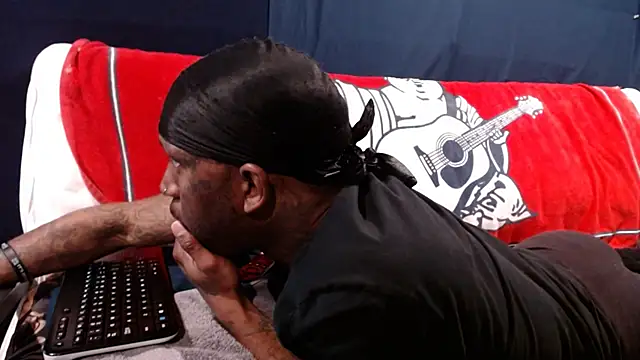 Snapshot of iBreakHeartz chatting on 12.20.24 iBreakHeartz online show from 12.20.24