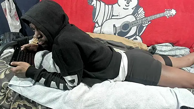 Snapshot of iBreakHeartz chatting on 12.26.24 iBreakHeartz online show from 12.26.24