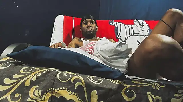 Snapshot of iBreakHeartz chatting on 12.28.24 iBreakHeartz online show from 12.28.24