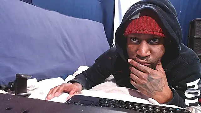 Snapshot of iBreakHeartz chatting on 01.27.25 iBreakHeartz online show from 01.27.25