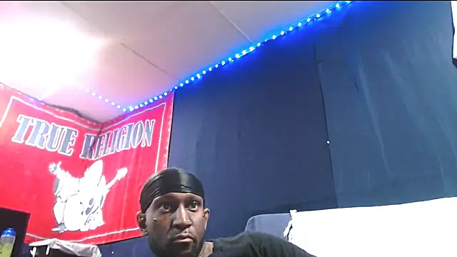 Snapshot of iBreakHeartz chatting on 09.23.25 iBreakHeartz online show from 09.23.25