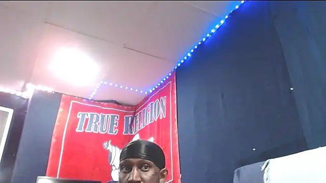 Snapshot of iBreakHeartz chatting on 09.30.25 iBreakHeartz online show from 09.30.25