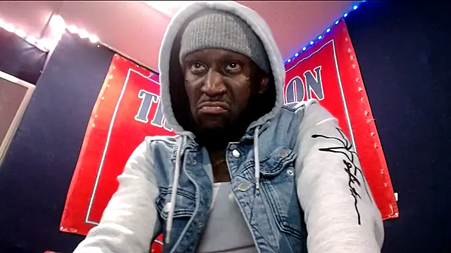 Snapshot of iBreakHeartz chatting on 11.05.25 iBreakHeartz online show from 11.05.25