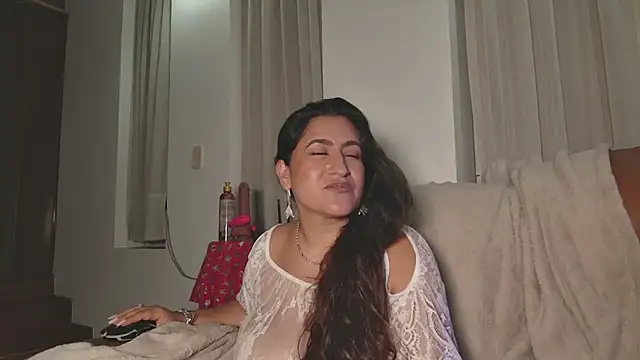 Snapshot of DeesseLuxure chatting on 03.18.25 DeesseLuxure online show from 03.18.25