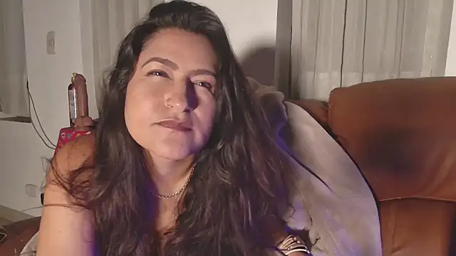 Snapshot of DeesseLuxure chatting on 03.23.25 DeesseLuxure online show from 03.23.25