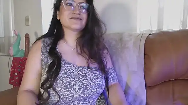 Snapshot of DeesseLuxure chatting on 09.17.25 DeesseLuxure online show from 09.17.25