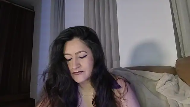 Snapshot of DeesseLuxure chatting on 09.23.25 DeesseLuxure online show from 09.23.25