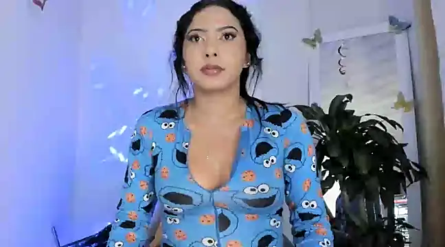 kirasofia online show from 02.28.25
