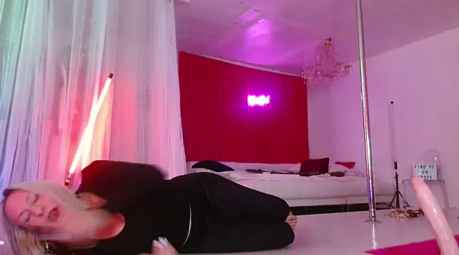 Snapshot of Sweet-Ginger chatting on 12.11.24 Sweet-Ginger online show from 12.11.24