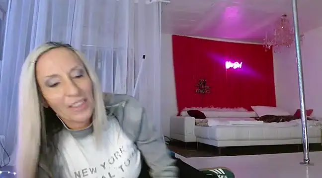 Snapshot of Sweet-Ginger chatting on 12.16.24 Sweet-Ginger online show from 12.16.24