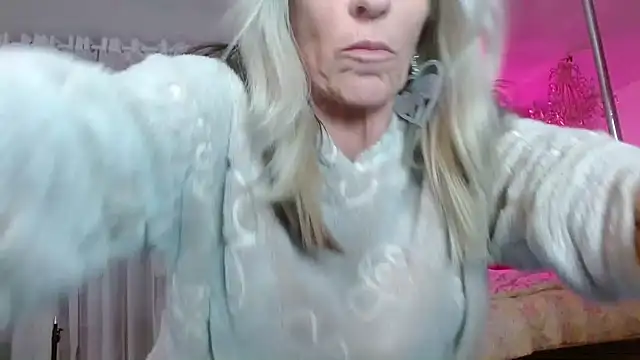 Snapshot of Sweet-Ginger chatting on 01.25.25 Sweet-Ginger online show from 01.25.25