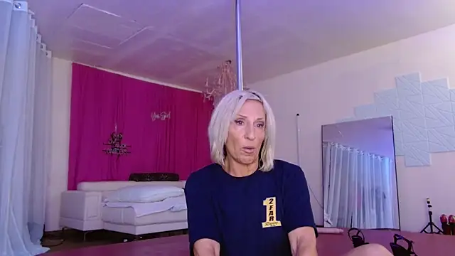 Snapshot of Sweet-Ginger chatting on 10.12.25 Sweet-Ginger online show from 10.12.25