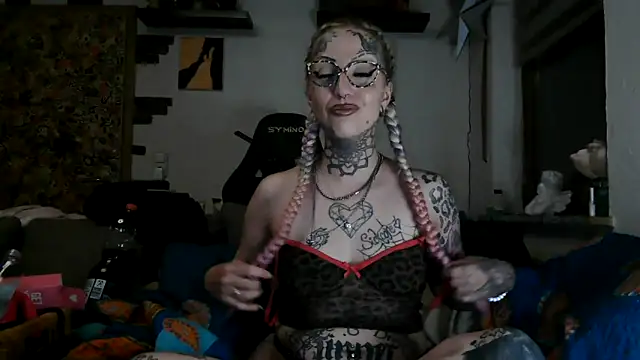 Snapshot of RoxxyInk chatting on 06.13.26 RoxxyInk online show from 06.13.26