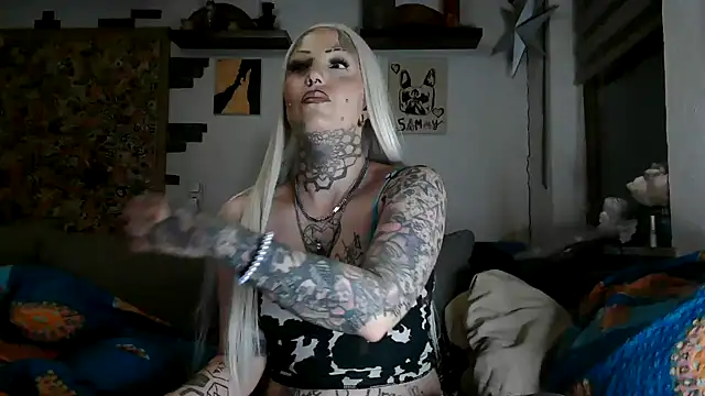 Snapshot of RoxxyInk chatting on 06.15.26 RoxxyInk online show from 06.15.26