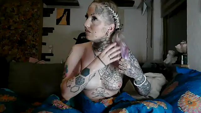Snapshot of RoxxyInk chatting on 06.16.26 RoxxyInk online show from 06.16.26