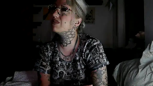 Snapshot of RoxxyInk chatting on 07.19.26 RoxxyInk online show from 07.19.26