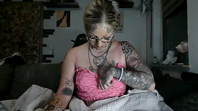 Snapshot of RoxxyInk chatting on 07.20.26 RoxxyInk online show from 07.20.26