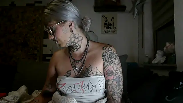 Snapshot of RoxxyInk chatting on 07.26.26 RoxxyInk online show from 07.26.26