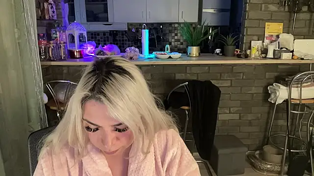 Snapshot of Monageil chatting on 02.20.25 Monageil online show from 02.20.25