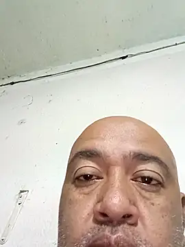 Snapshot of GeorgeVergaGrues chatting on 10.01.25 GeorgeVergaGrues online show from 10.01.25