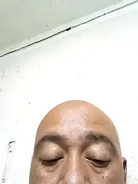 Snapshot of GeorgeVergaGrues chatting on 10.26.25 GeorgeVergaGrues online show from 10.26.25