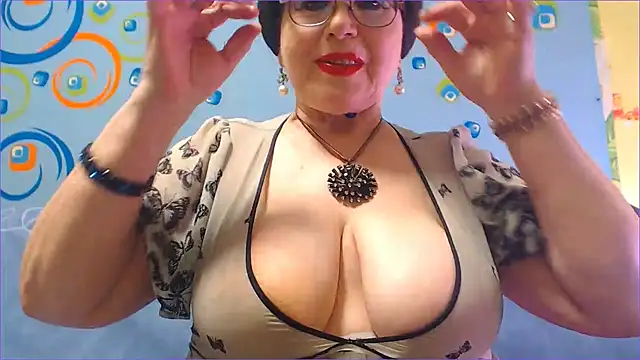 Snapshot of NaughtyMOM4uX chatting on 03.15.25 NaughtyMOM4uX online show from 03.15.25