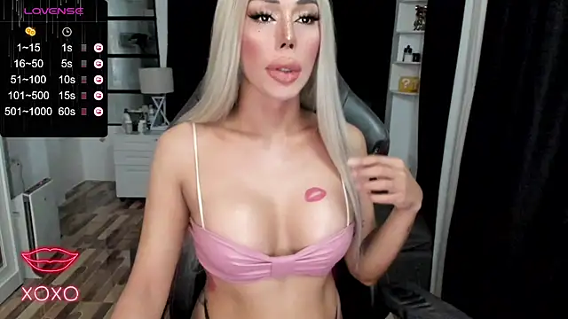 Snapshot of Forever_MissCandace chatting on 09.28.25 Forever MissCandace online show from 09.28.25