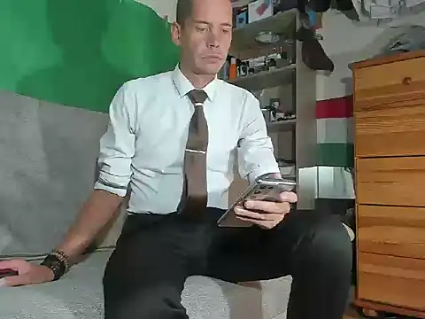 Snapshot of viraglaci18@xh chatting on 10.04.25 viraglaci18xh online show from 10.04.25