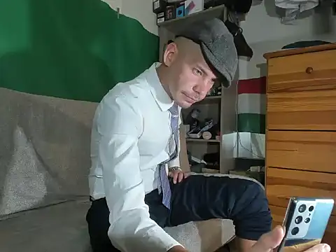 Snapshot of viraglaci18@xh chatting on 10.18.25 viraglaci18xh online show from 10.18.25