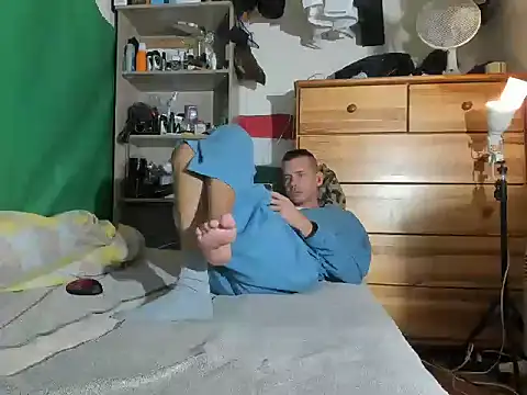 Snapshot of viraglaci18@xh chatting on 10.23.25 viraglaci18xh online show from 10.23.25