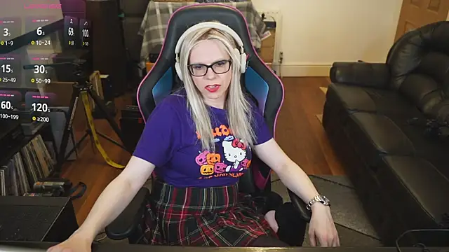 Snapshot of KelseyCobalt chatting on 09.28.25 KelseyCobalt online show from 09.28.25