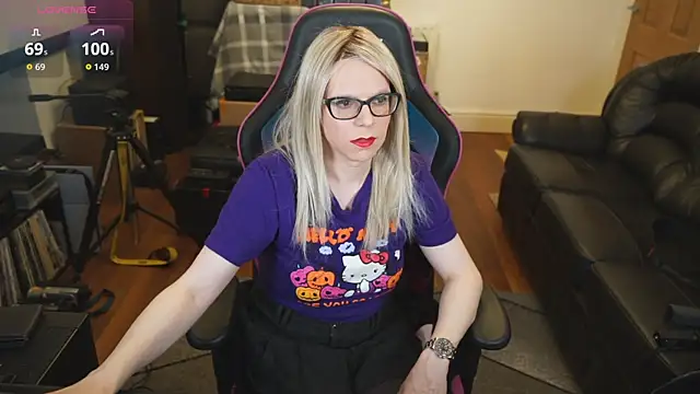 Snapshot of KelseyCobalt chatting on 10.01.25 KelseyCobalt online show from 10.01.25