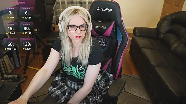 Snapshot of KelseyCobalt chatting on 10.02.25 KelseyCobalt online show from 10.02.25